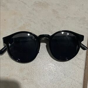 Classic Black Sunglasses you will get all 3 for 30 it’s for women